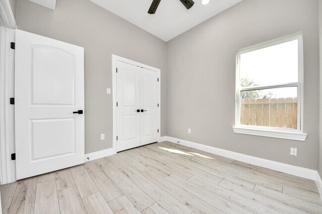 Building Photo - 7815 Joy St