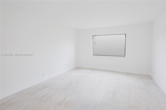 Building Photo - 16461 Blatt Blvd