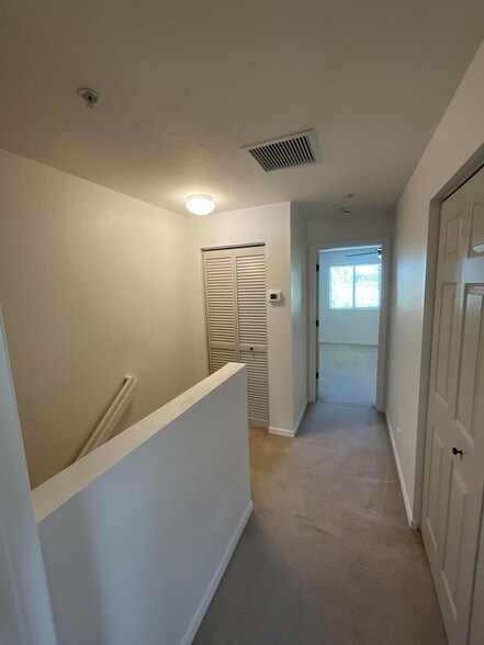 Building Photo - 5269 SE Jennings Ln