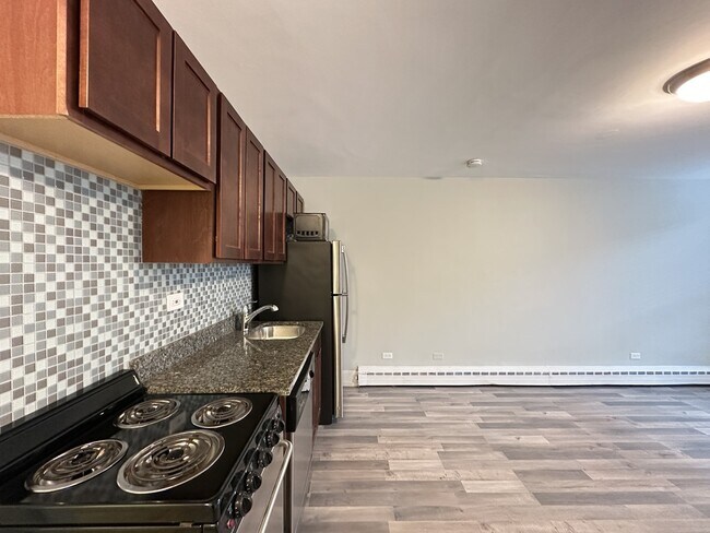 Building Photo - 450 W Wellington Ave