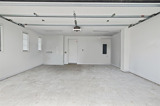 Building Photo - 705 Ariana Ct