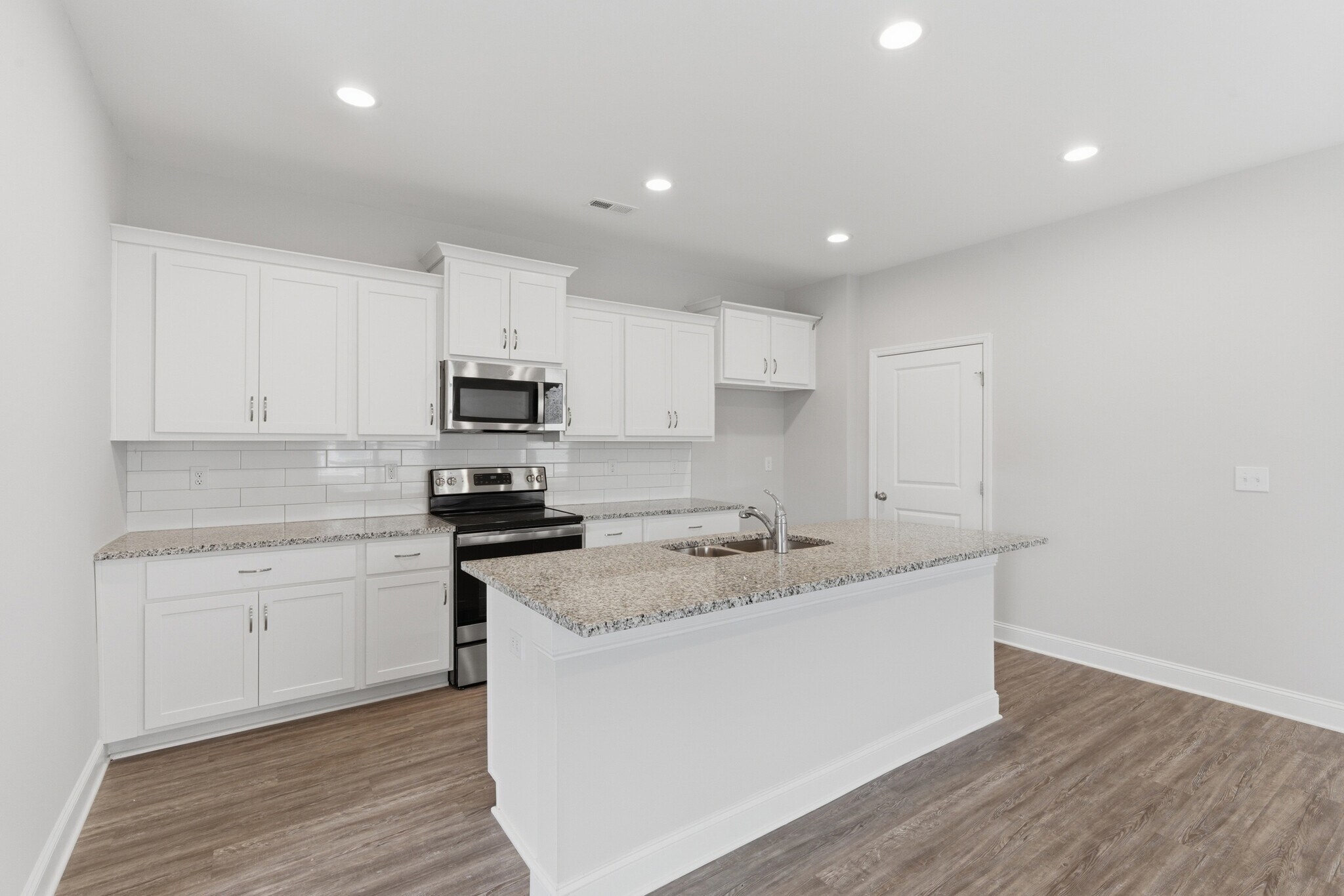 Building Photo - 3237 McClellan Way SE