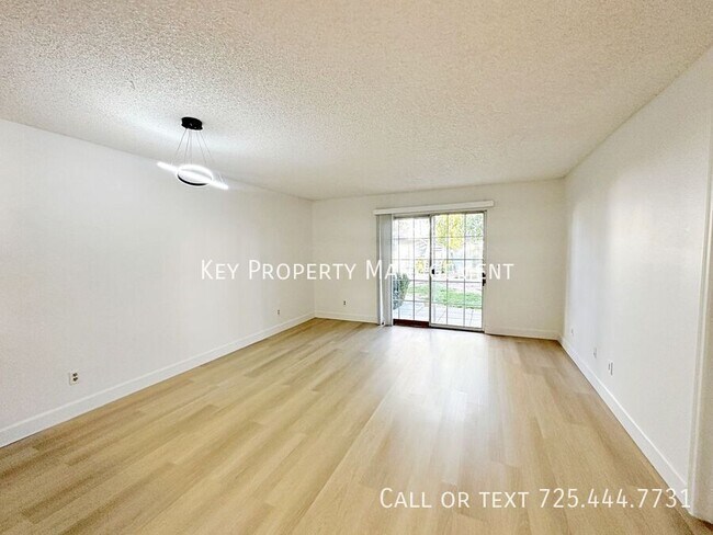 Building Photo - 3823 S Maryland Pkwy
