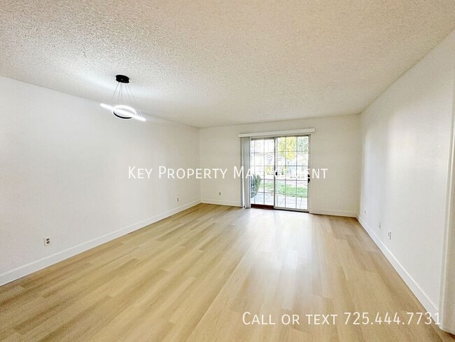 Building Photo - REMODELED 2 BEDROOM CONDO