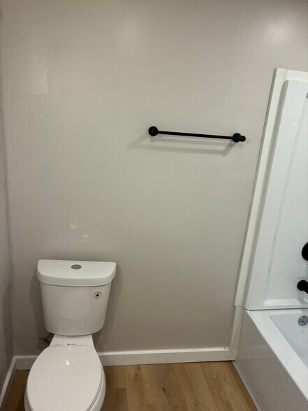 Building Photo - 6109 Oakwood Cir SW