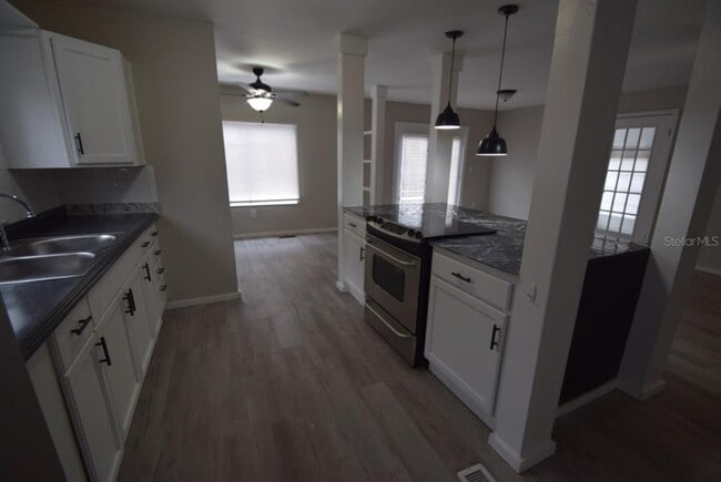 Building Photo - 3134 Skyview Dr