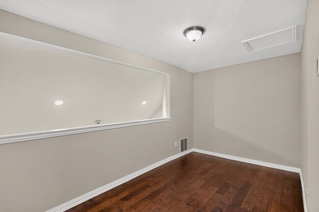 Building Photo - 829 Summercreek Dr