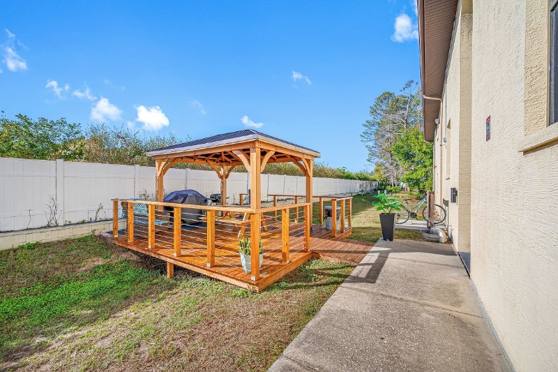 Building Photo - 10490 Chalmer St