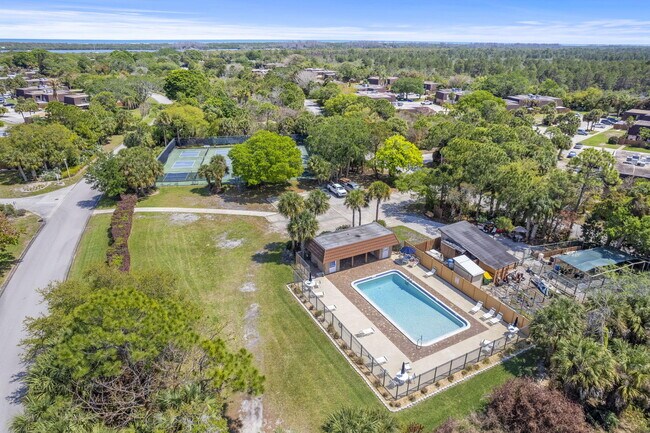 Building Photo - 5674 SE Riverboat Dr