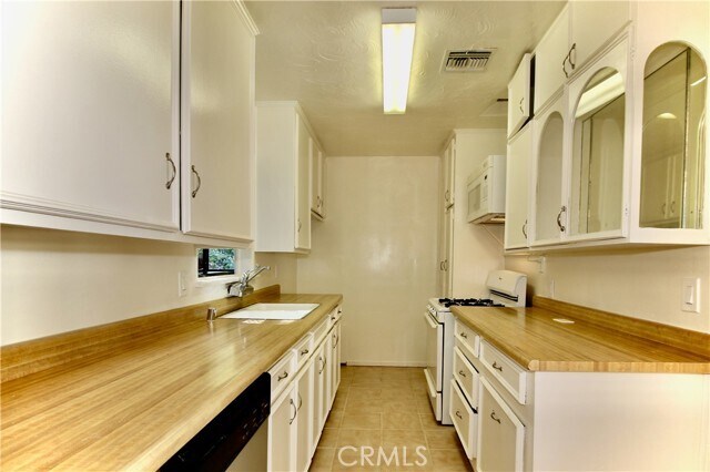 Building Photo - 21470 Providencia St