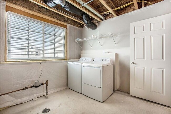 Building Photo - 17544 Silver Maple St