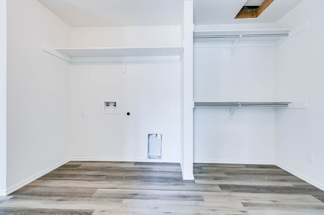 Building Photo - COMING SOON - 2 Bedroom Duplex w/ Modern F...
