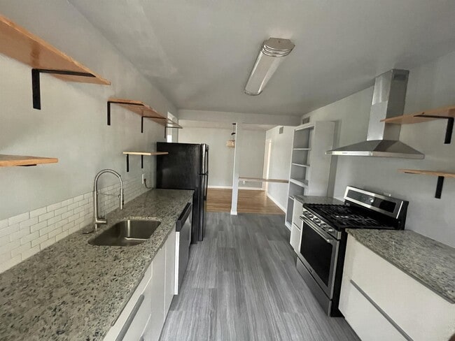 Building Photo - 258 Cresham Dr