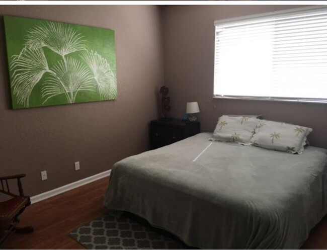 Building Photo - 2866 S Oasis Dr