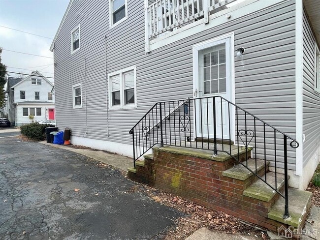 Building Photo - 34 Cedar Ave