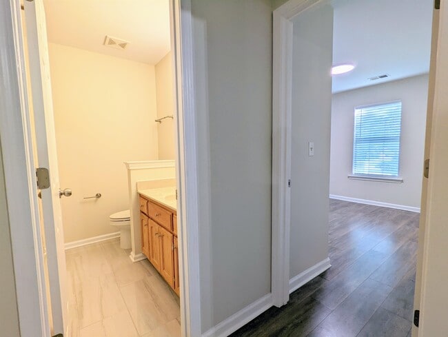 Building Photo - 6498 Glastonburg Ln