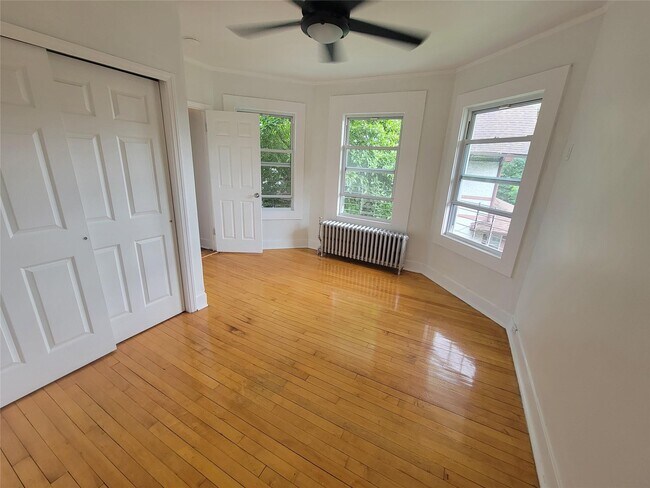 Building Photo - 142 N Columbus Ave