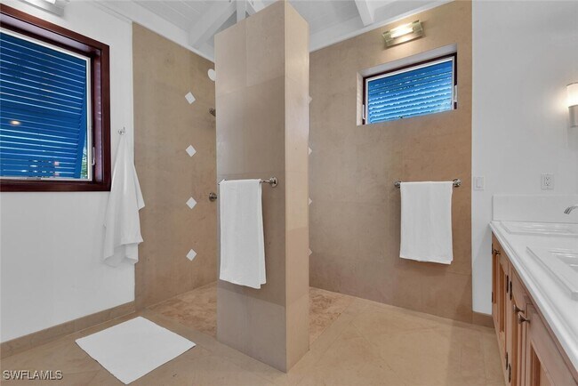 Building Photo - 795 18th Ave S