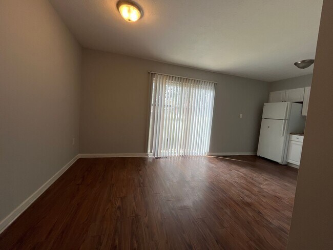 Building Photo - 1851-1853-1853 Lake Club Dr