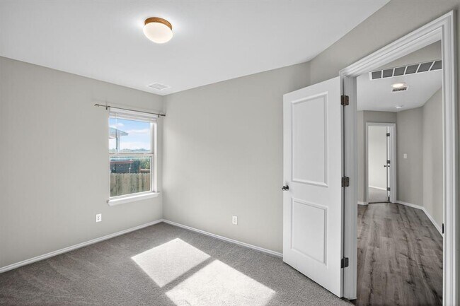 Building Photo - 320 Bright Star Ln
