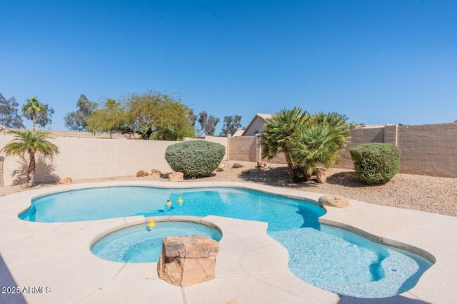 Building Photo - 7910 W Adobe Dr