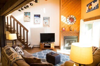 Building Photo - Winter Seasonal Rental- Treehouse H 307