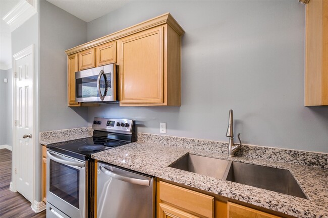 Building Photo - 10334 Panther Point Dr