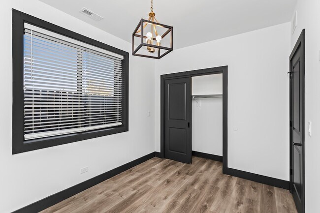 Building Photo - 6422 S Drexel Ave