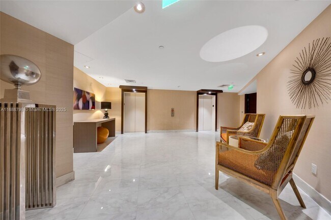 Building Photo - 200 Biscayne Blvd Way