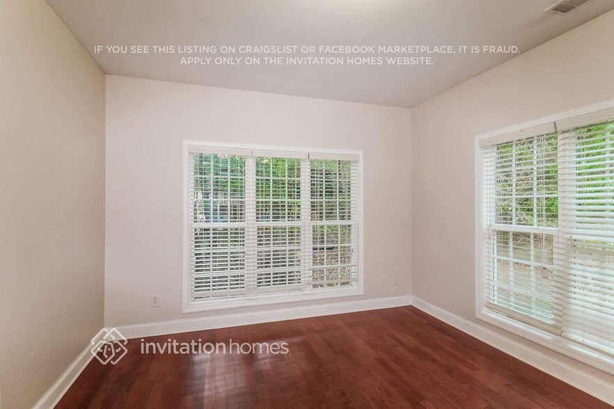 Building Photo - 625 Excalibur Ct SE