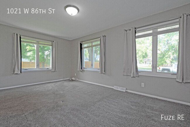 Building Photo - 1021 W 86th St