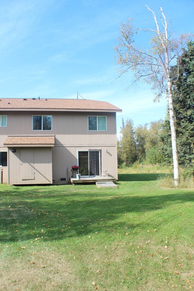 Building Photo - 320 E Victor Cir