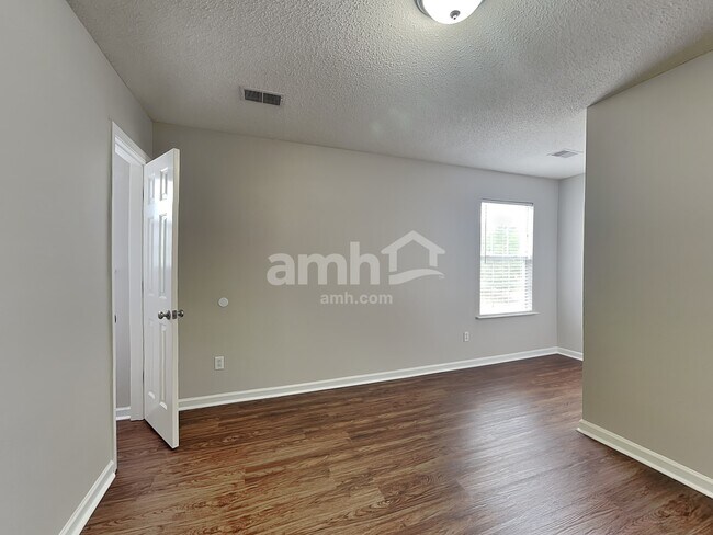 Building Photo - 103 Granary Dr