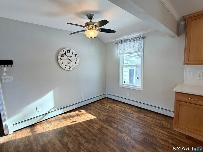 Building Photo - 148 Lois St