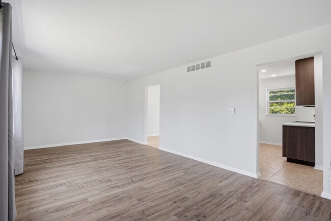 Building Photo - 405 Brewer Dr