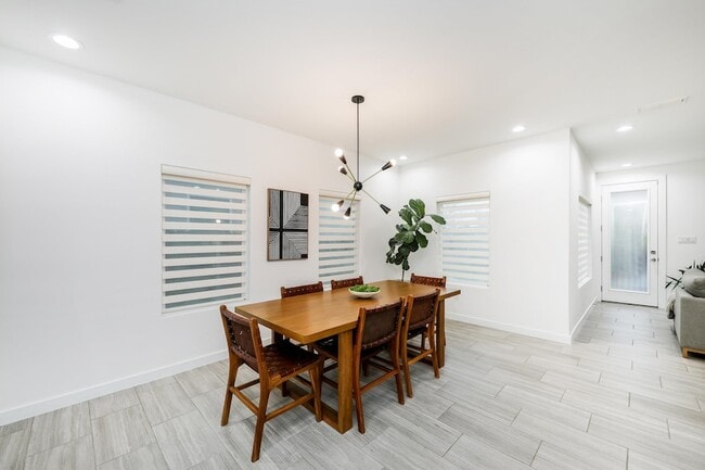 Building Photo - 425 Deer Path Lp