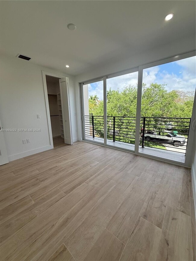 Building Photo - 1981 SW 33rd Ave