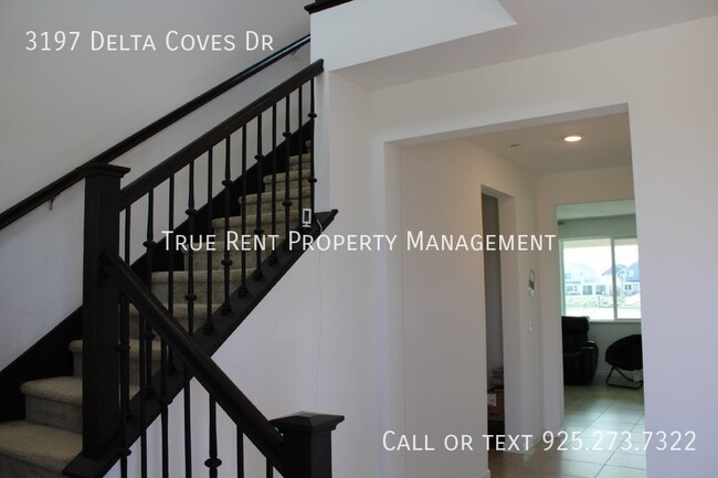 Building Photo - Gorgeous 5 Bed, 3 Bath in Highly Desirable...