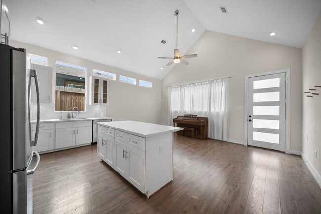 Building Photo - 5415 Margarita St