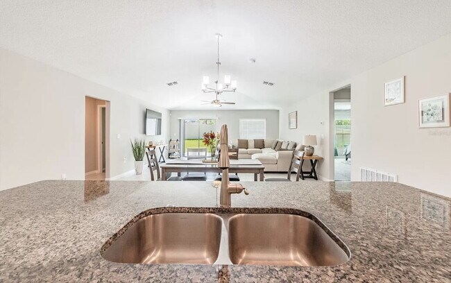 Building Photo - "Discover Spacious Comfort: 4-Bed, 2-Bath Gem in Riverview!"