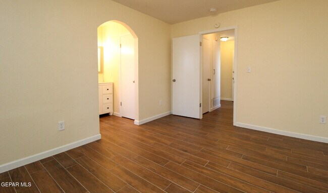 Building Photo - 1808 Dean Martin Dr