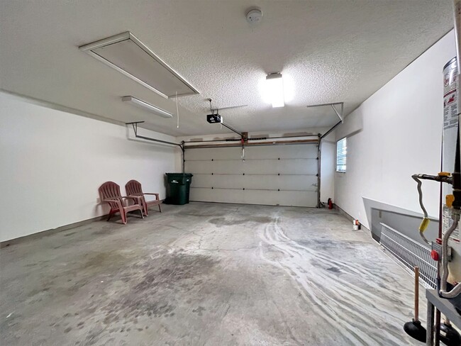 Building Photo - BEAUTIFUL 2 BEDROOM CONDO AVAILABLE IN FAR...