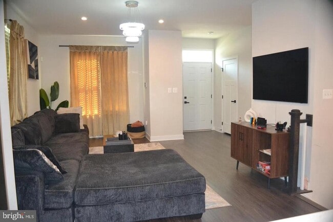 Building Photo - 1015 Rampart Dr