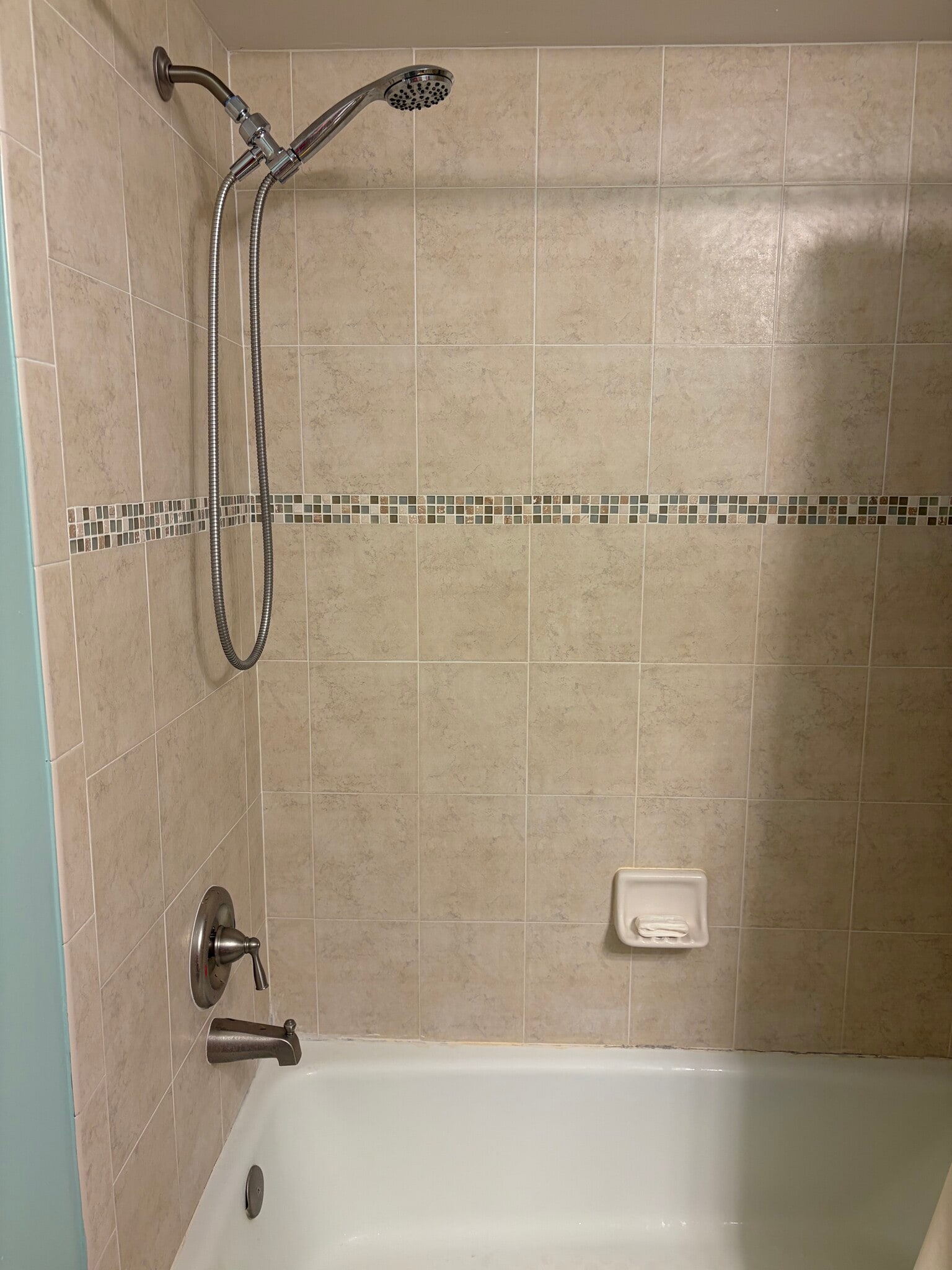 Hall bath shower - 2729 Countryside Blvd