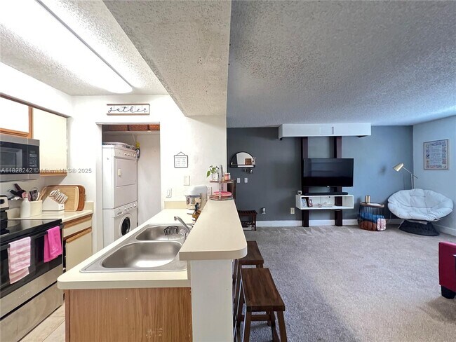 Building Photo - 1227 SW 46th Ave