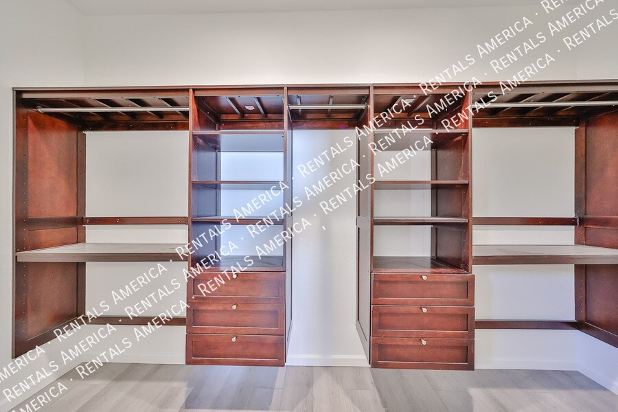 Building Photo - 10320 W Cashman Dr