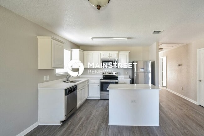 Building Photo - 3 Bedroom Pet-Friendly Home in San Antonio, TX with Main Street Renewal