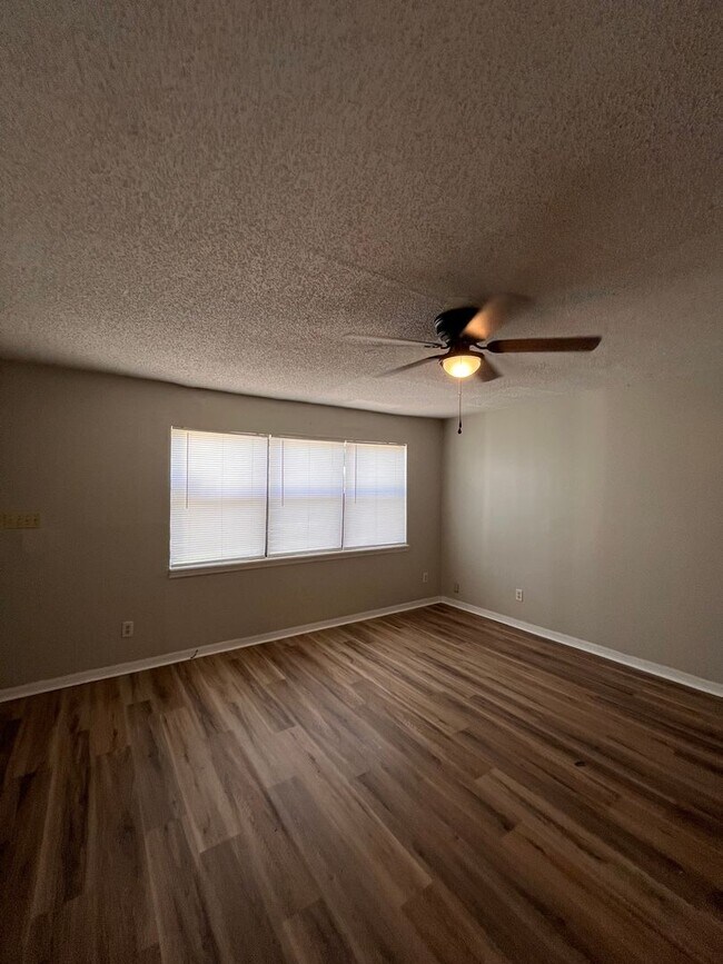Building Photo - 5198 Danieli Dr N