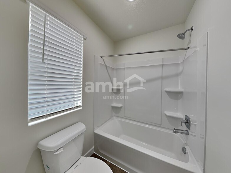 Building Photo - 1232 W Mahogany St