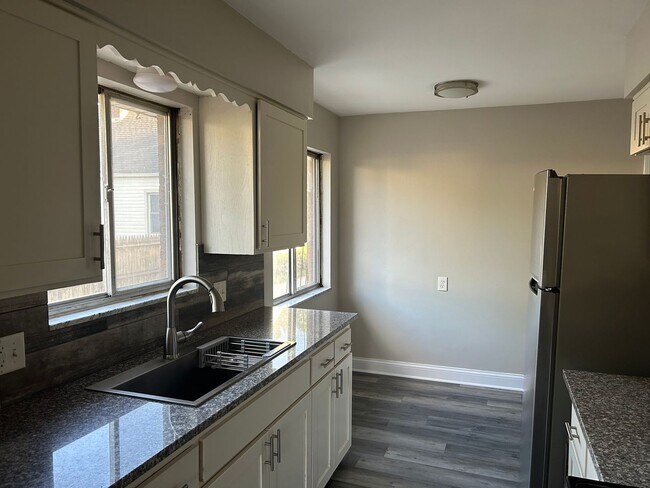 Building Photo - 2519-2521 Woodmere